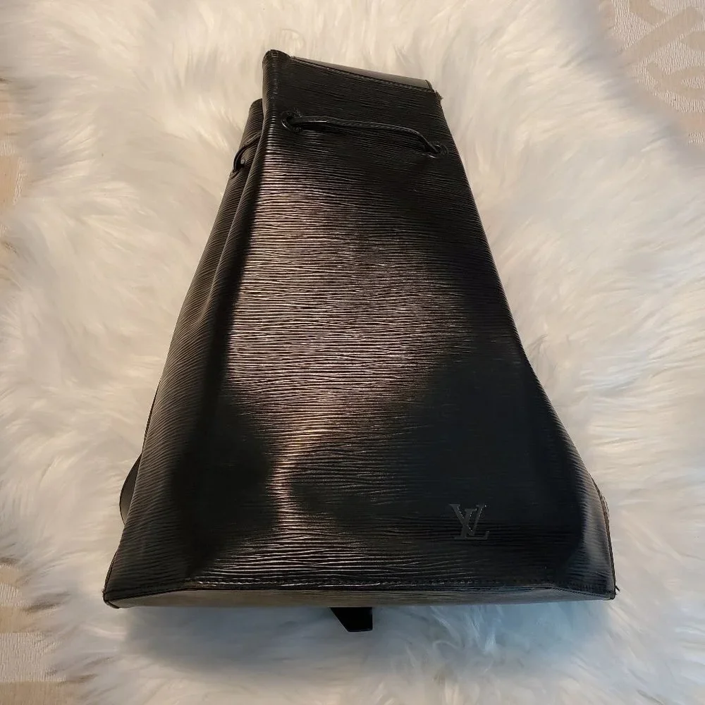 Authentic Louis Vuitton Sac a Dos Drawstring Backpack Epi Leather Black